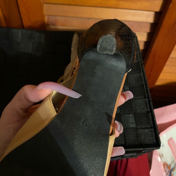 Heels - Picture 2 of 9